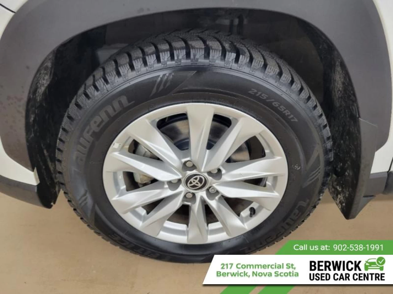 2023 Toyota Corolla Cross LE AWD Main Image