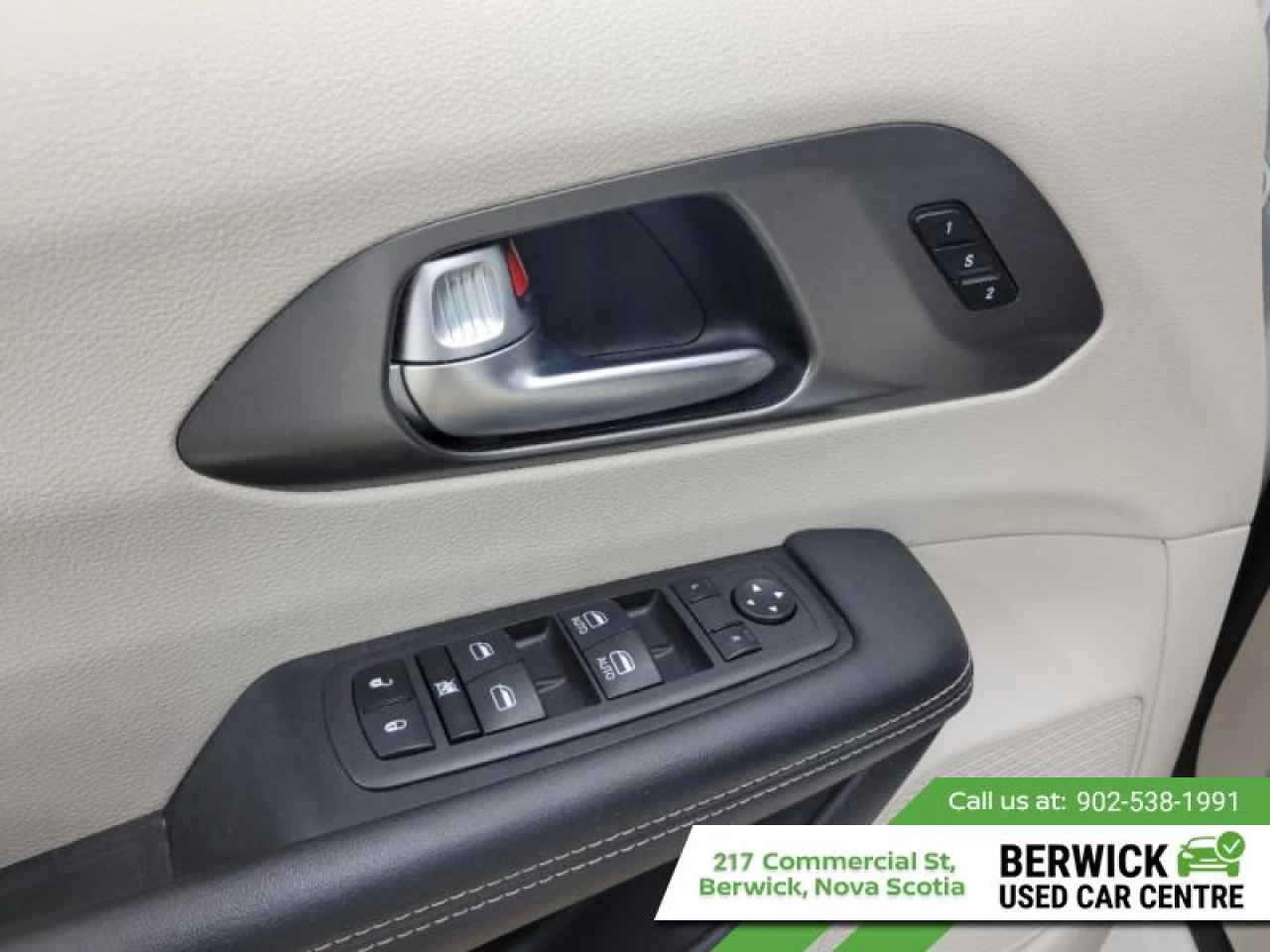 2023 Chrysler Pacifica Touring L Main Image