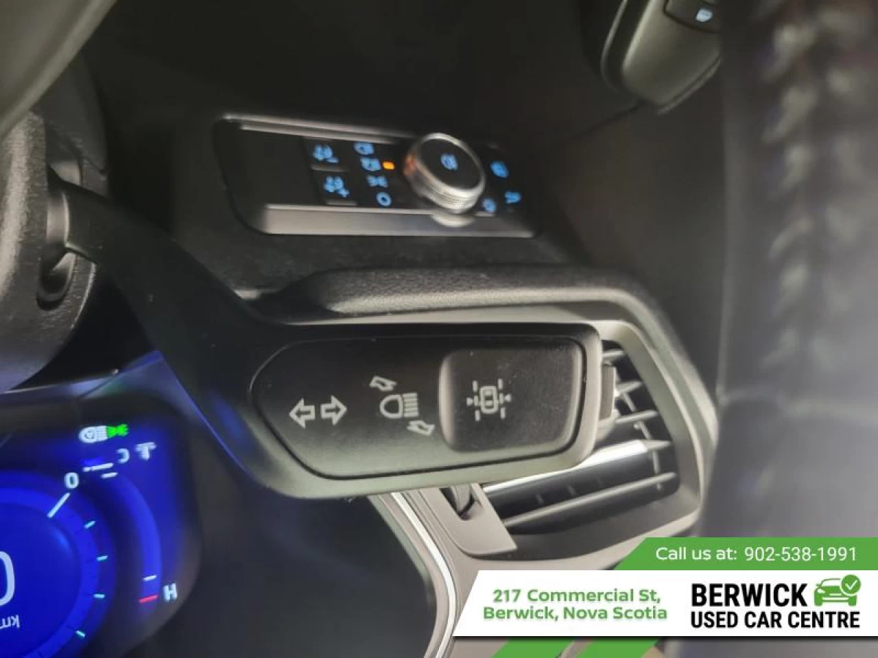 2020 Ford Escape Titanium Hybrid 4WD Main Image