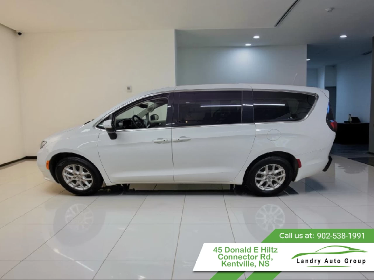 2023 Chrysler Pacifica Touring L Main Image