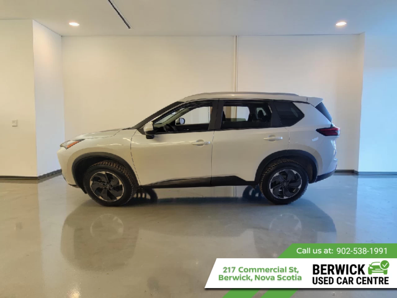 2024 Nissan Rogue SV Moonroof Main Image