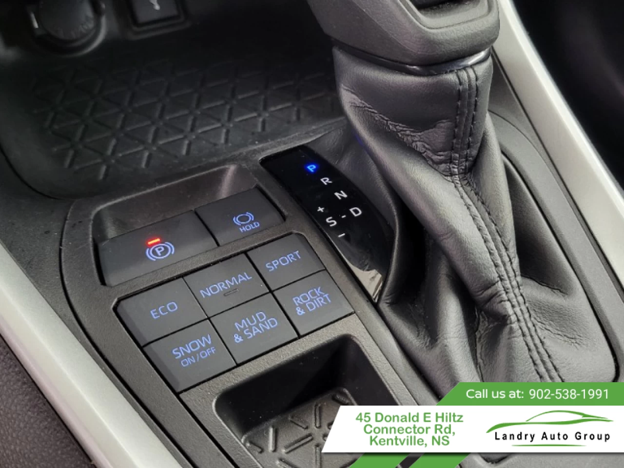 2022 Toyota RAV4 XLE Main Image