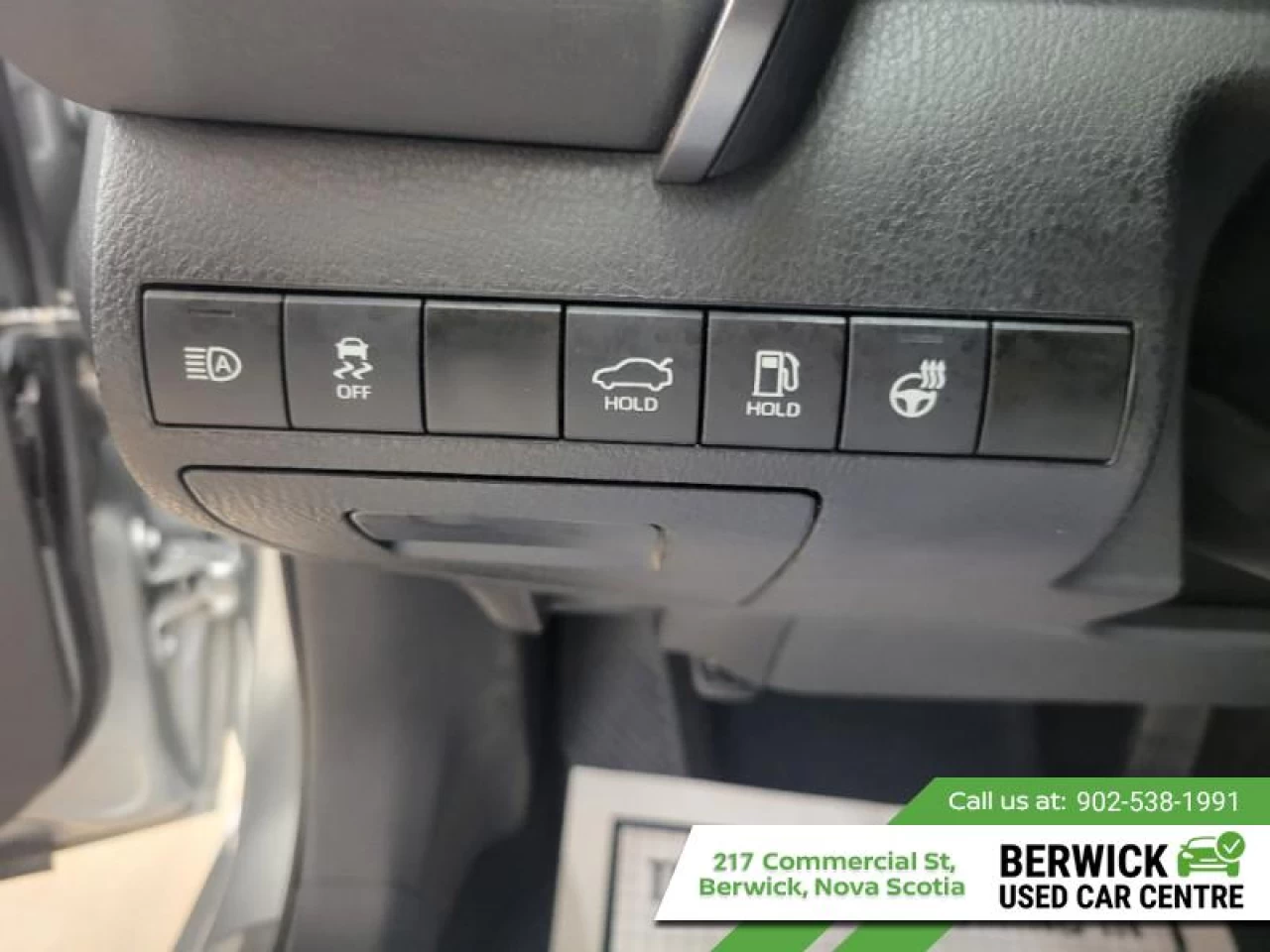 2023 Toyota Camry SE Main Image