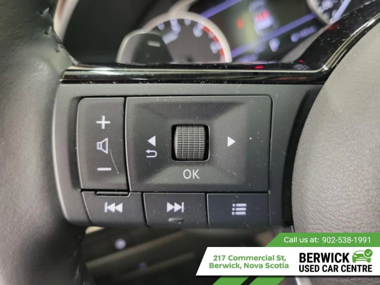 2023 Nissan Rogue SV Moonroof Main Image