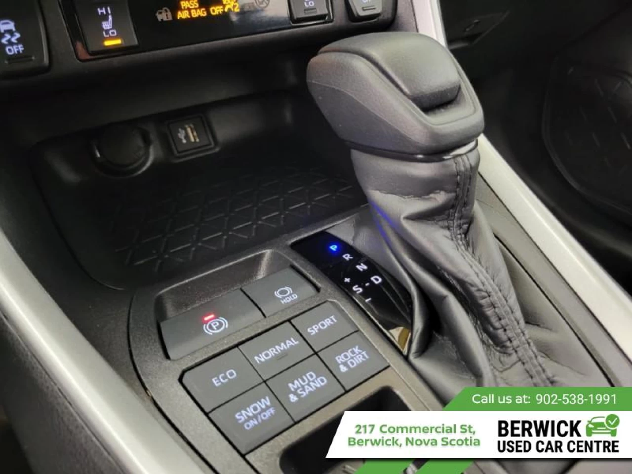 2025 Toyota RAV4 LE Main Image