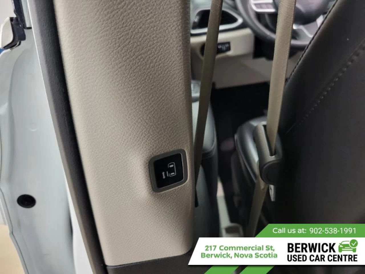 2023 Chrysler Pacifica Touring L Main Image