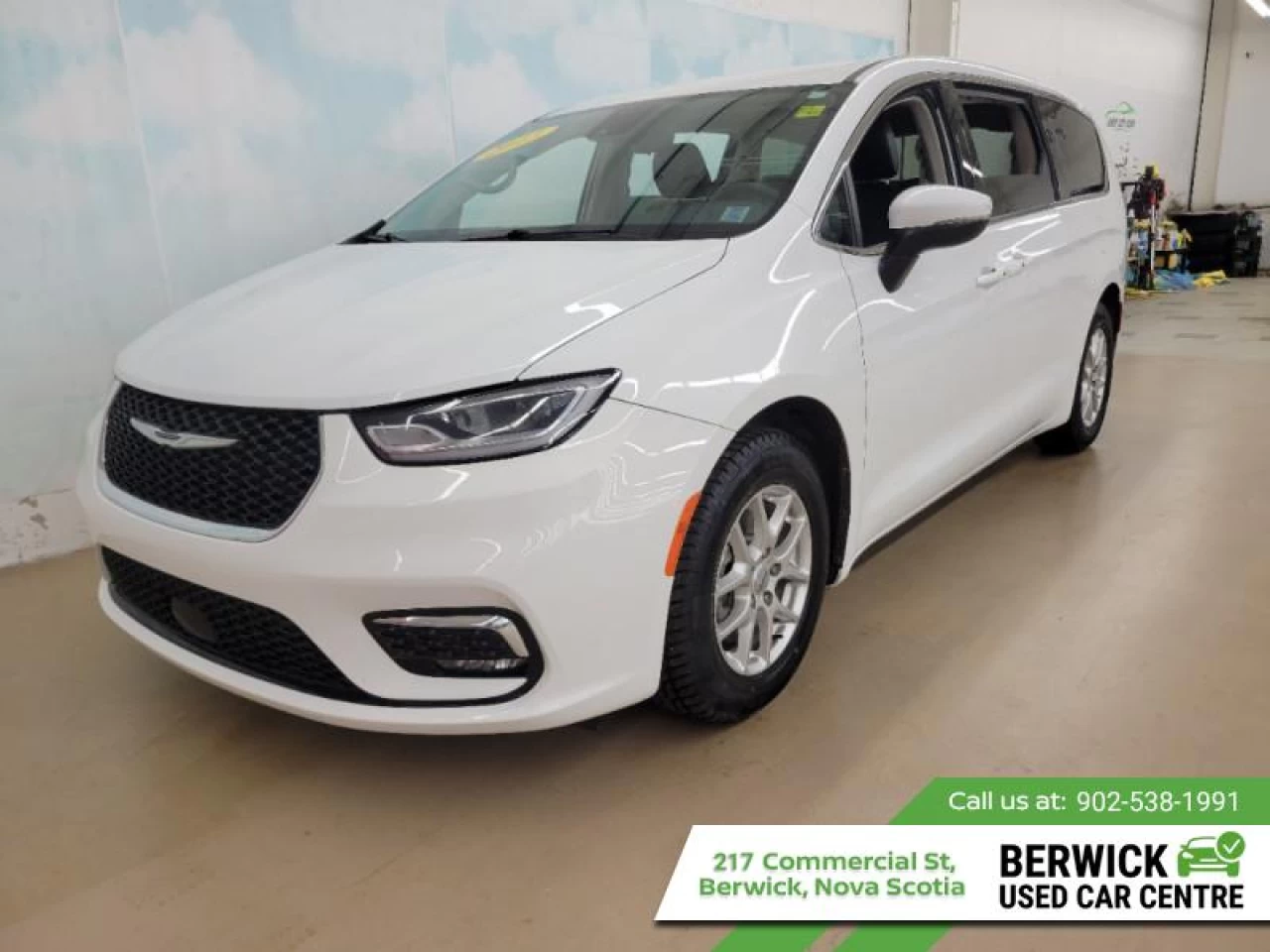 2023 Chrysler Pacifica Touring L Main Image