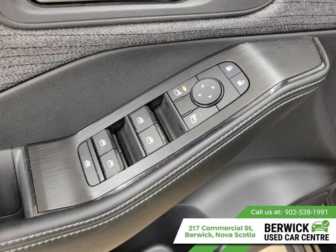 2023 Nissan Rogue SV Moonroof Main Image