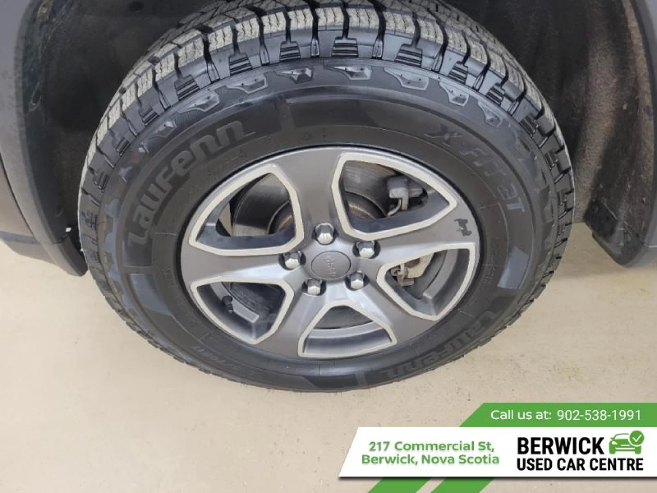 2019 Jeep Grand Cherokee Laredo E Main Image