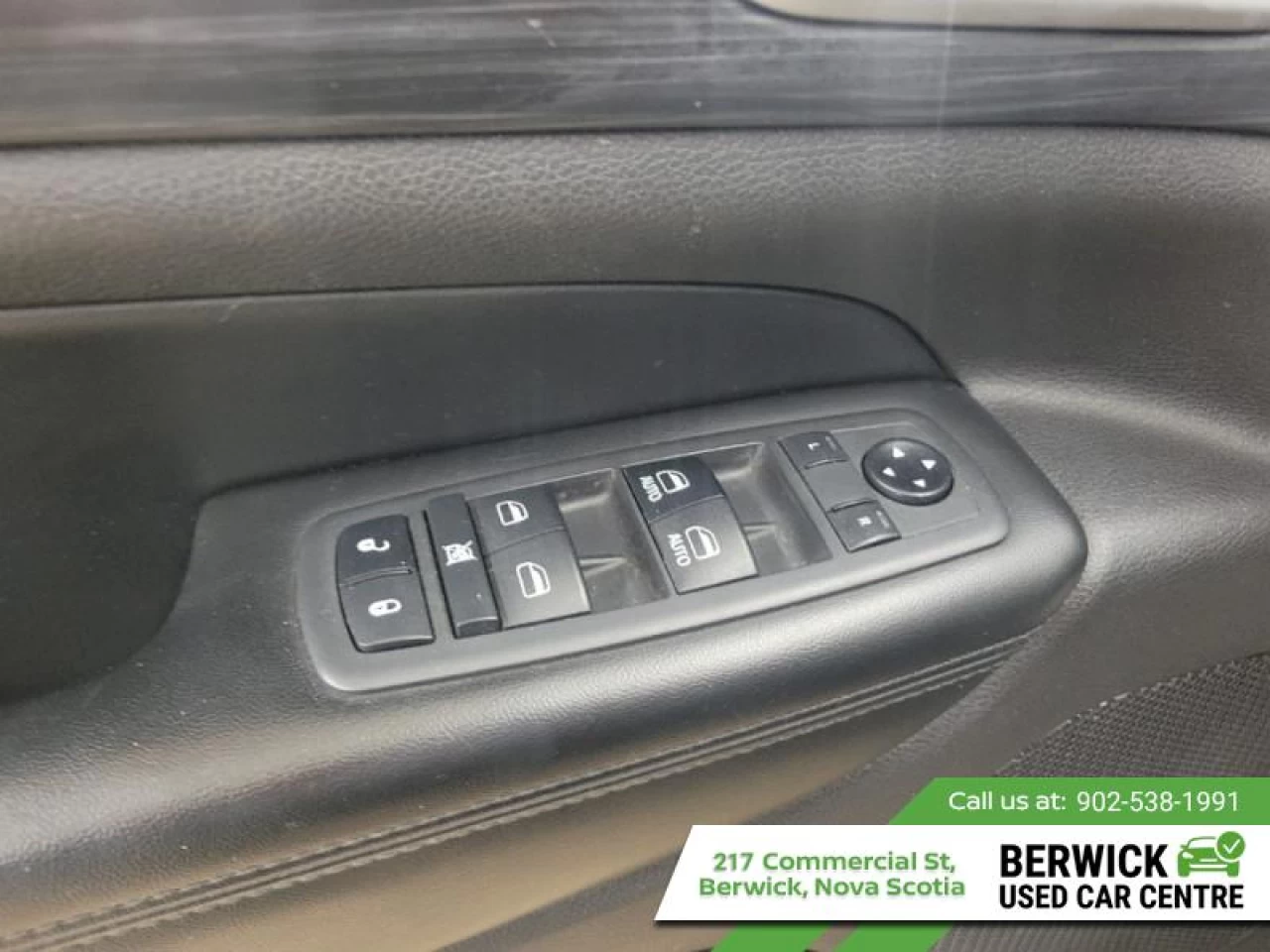 2019 Jeep Grand Cherokee Laredo E Main Image