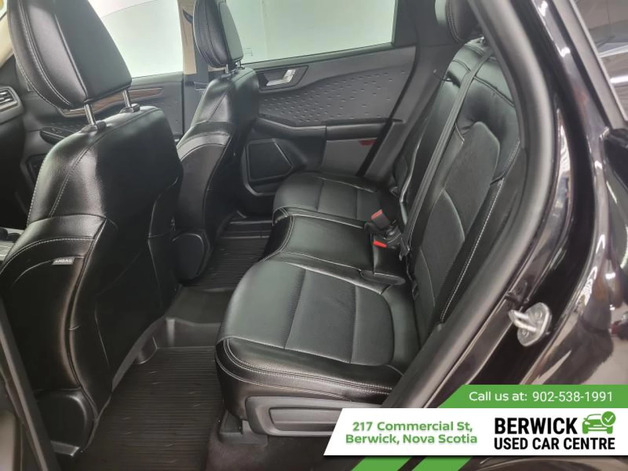 2020 Ford Escape Titanium Hybrid 4WD Main Image