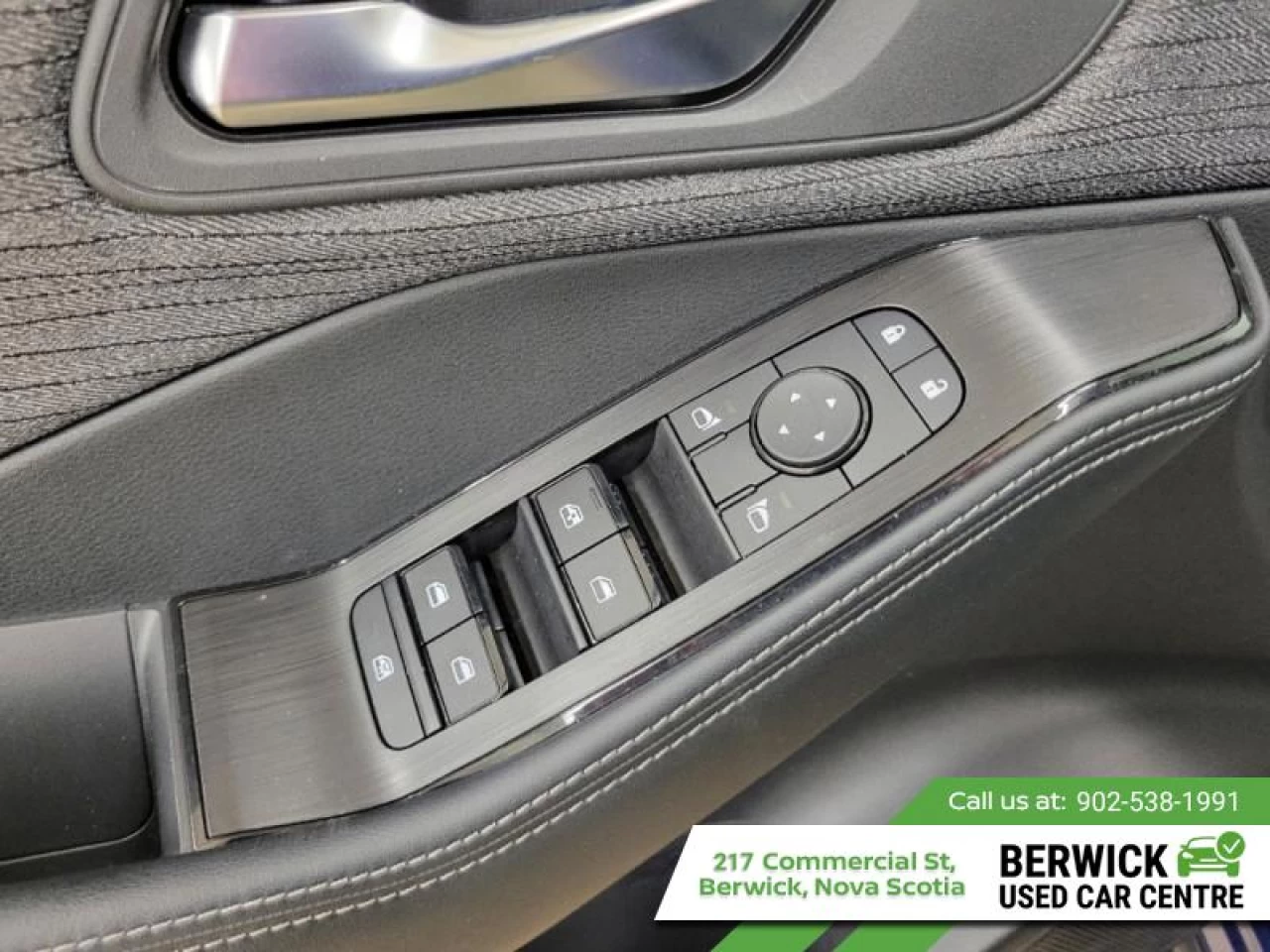 2023 Nissan Rogue SV Moonroof Main Image