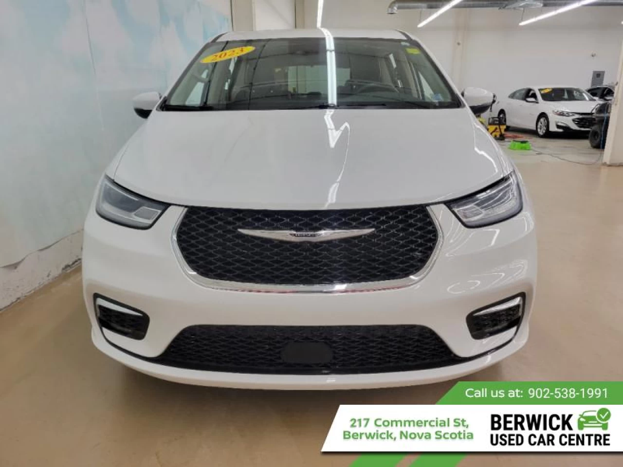 2023 Chrysler Pacifica Touring L Main Image