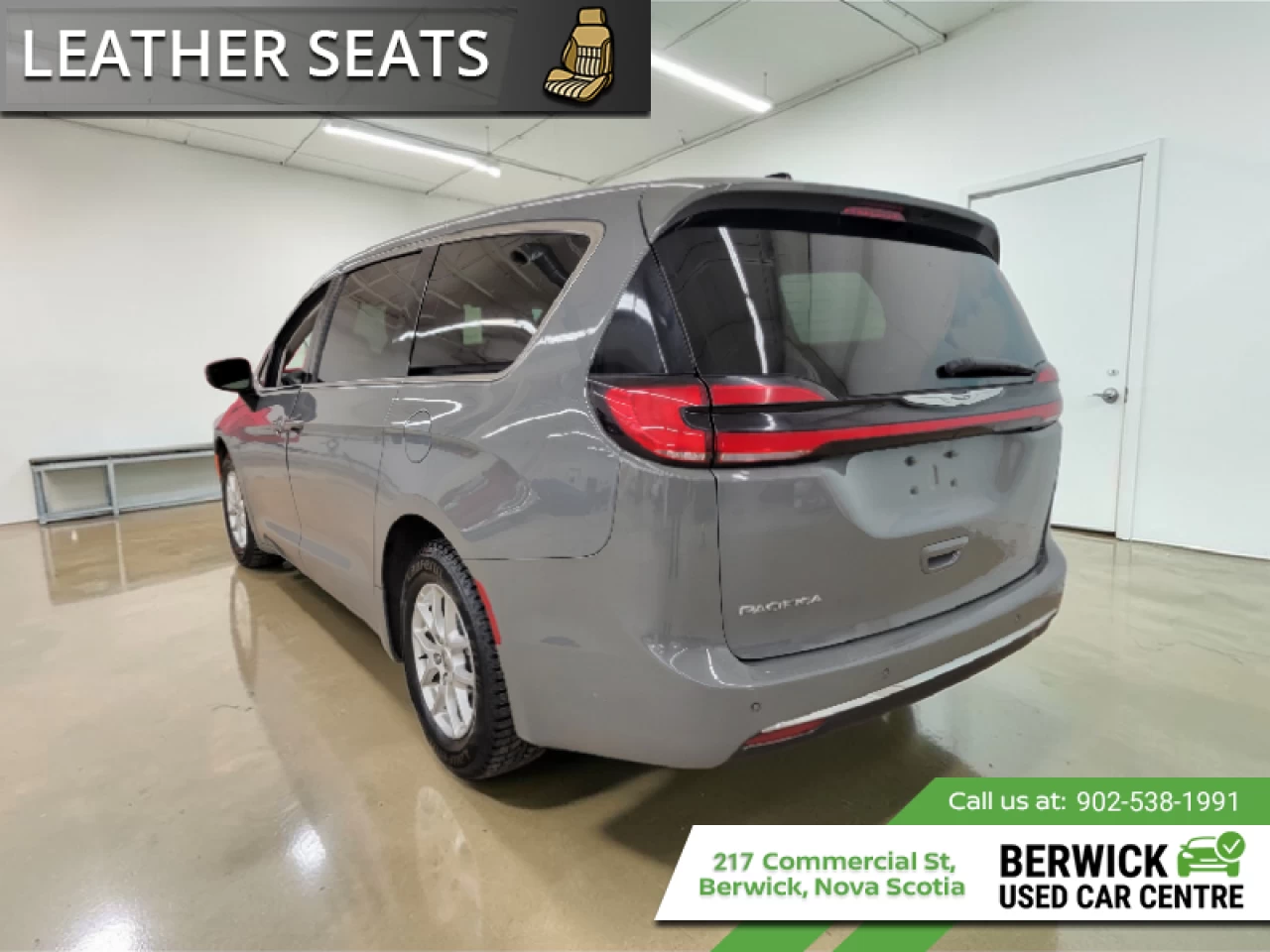 2023 Chrysler Pacifica Touring L Main Image