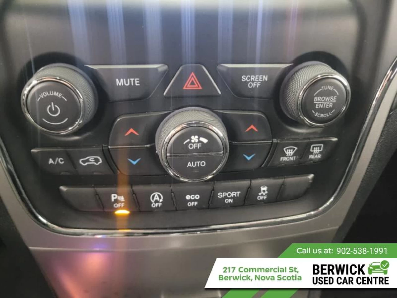 2019 Jeep Grand Cherokee Laredo E Main Image