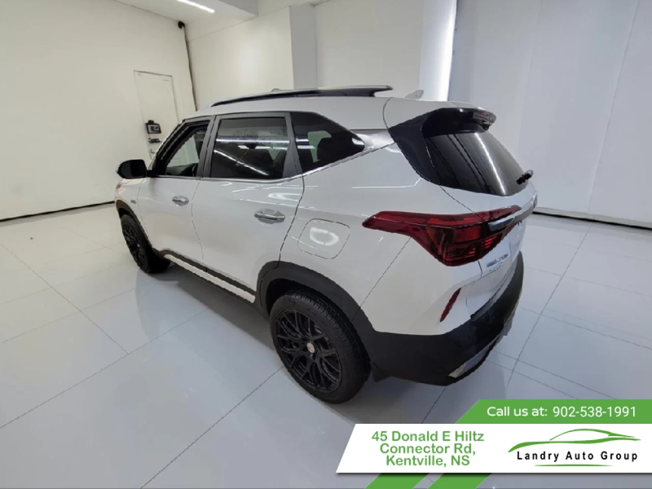 2023 Kia Seltos SX Turbo AWD w/Black Interior Main Image