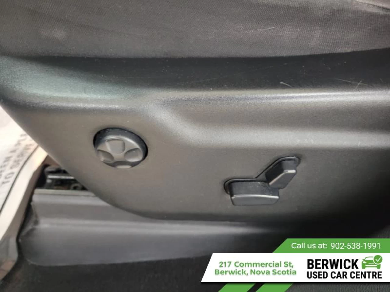 2019 Jeep Grand Cherokee Laredo E Main Image